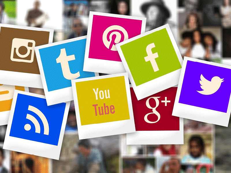 Social Media Icons farbig eingerahmt